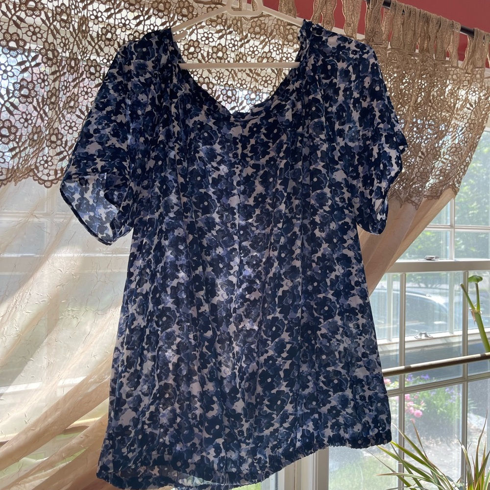 Floral blouse with adjustable neckline